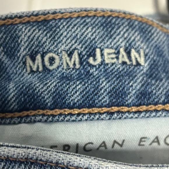 American Eagle Outfitters Mom Jeans Medium Wash Distressed High Rise Size 0 Long - Picture 4 of 5